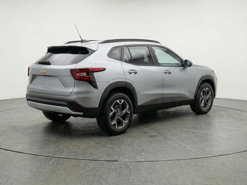 Used 2025 Chevrolet Trax LT image 9