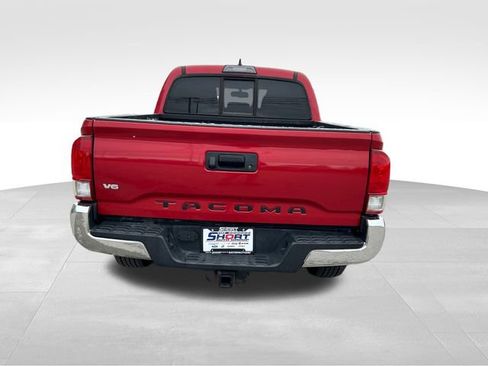 Used 2017 Toyota Tacoma TRD Off-Road image 4