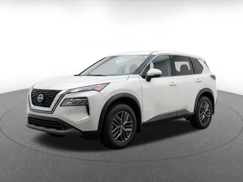 Used 2026 Nissan Rogue SV FWD image 3