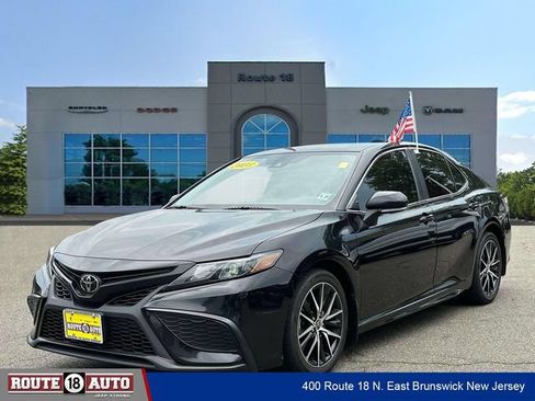Used 2023 Toyota Camry SE AWD/4WD image 2