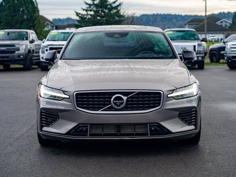 Used 2019 Volvo S60 T8 R-Design image 3