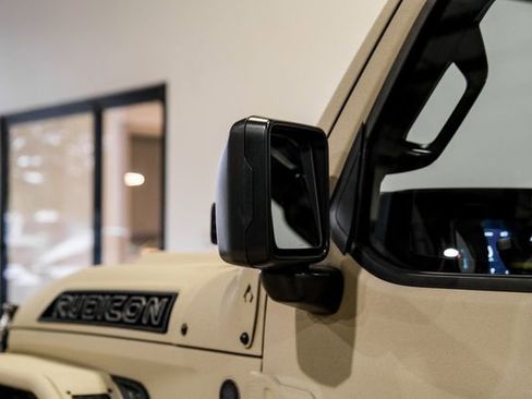 Used 2025 Jeep Wrangler Unlimited Rubicon w/ Technology Group image 43