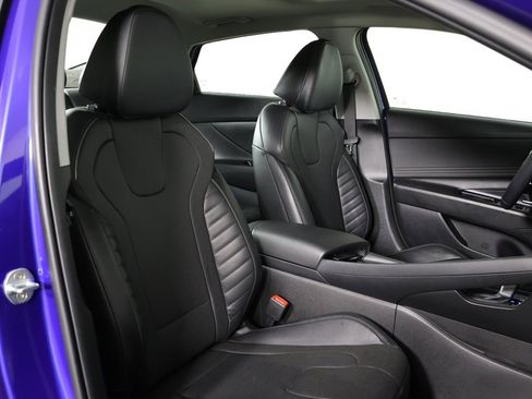 Certified 2023 Hyundai Elantra Limited w/ Preferred Accessory Package image 28