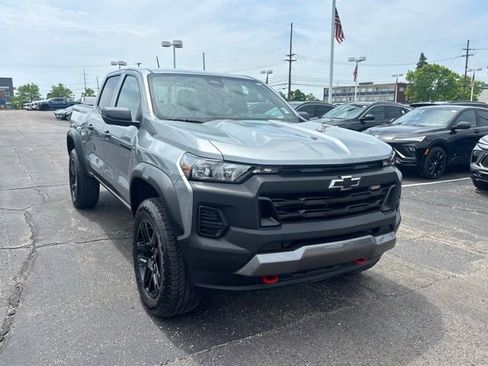 Used 2023 Chevrolet Colorado Trail Boss AWD/4WD image 3