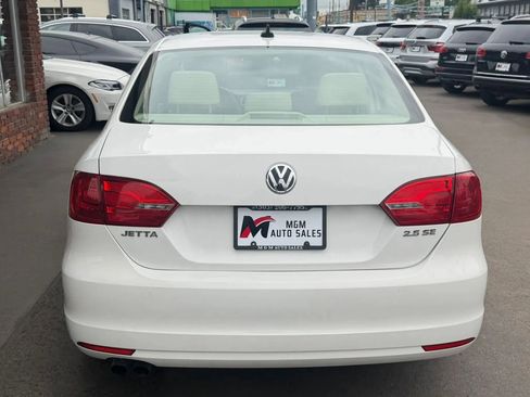 Used 2013 Volkswagen Jetta SE FWD image 4