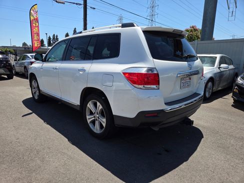 Used 2013 Toyota Highlander Limited AWD/4WD image 2