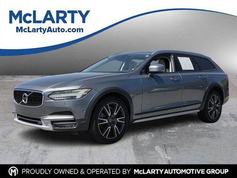Used 2017 Volvo V90 T6 Cross Country image 1