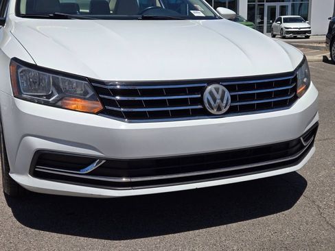 Used 2017 Volkswagen Passat 1.8T SE FWD image 2