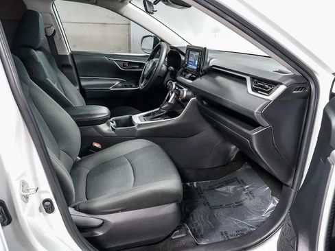 Certified 2022 Toyota RAV4 LE FWD image 17