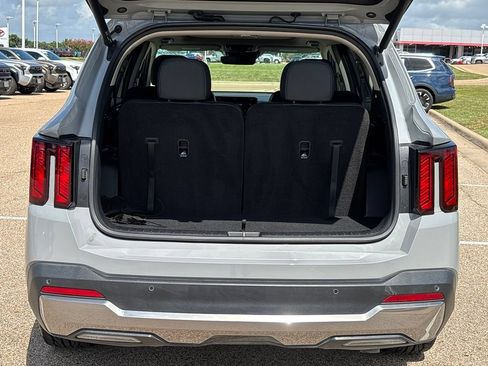 Used 2025 Kia Sorento EX w/ Panoramic Sunroof Package FWD image 8