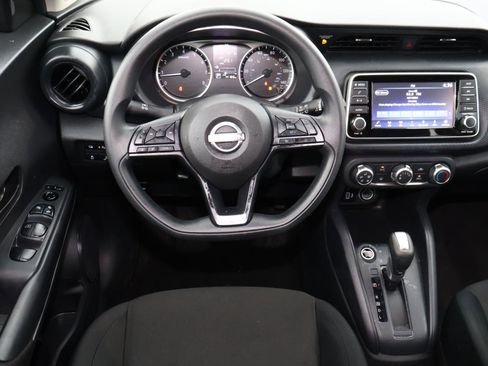 Used 2025 Nissan Kicks Play S image 9