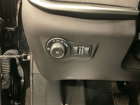 Used 2024 Jeep Compass Latitude image 14