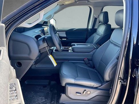 New 2026 Ford Expedition Active image 9