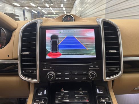 Used 2017 Porsche Cayenne Platinum Edition image 17