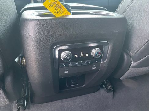 Used 2023 GMC Yukon XL Denali AWD/4WD image 25