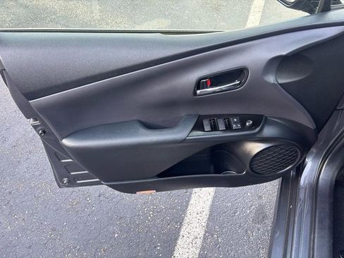 Used 2020 Toyota Prius LE AWD/4WD image 9