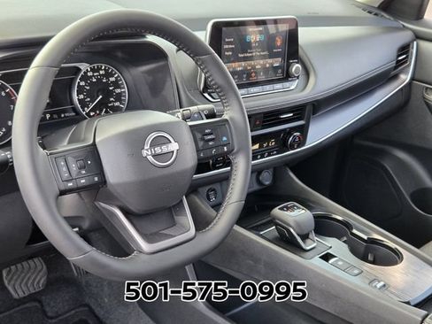 Used 2026 Nissan Rogue SV FWD image 9