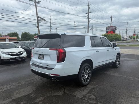 Used 2026 GMC Yukon XL Denali w/ Sun & Power Step Package AWD/4WD image 7