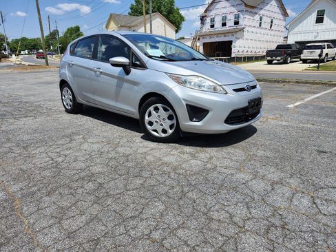 Used 2012 Ford Fiesta SE image 1
