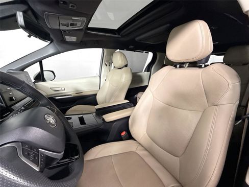 Certified 2023 Toyota Sienna Limited image 31