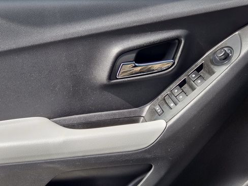 Used 2022 Chevrolet Trax LS w/ Tint and Cruise Package FWD image 24