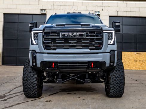 Used 2024 GMC Sierra 2500 AT4 w/ AT4 Premium Plus Package image 2