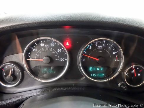 Used 2015 Jeep Wrangler Unlimited Sahara w/ Dual Top Group AWD/4WD image 19