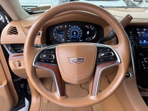 Used 2016 Cadillac Escalade ESV Platinum AWD/4WD image 23