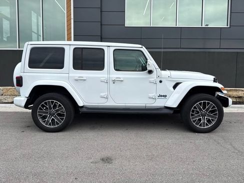 Used 2023 Jeep Wrangler Unlimited Sahara AWD/4WD image 2