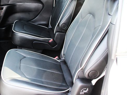 New 2026 Chrysler Pacifica Limited w/ S Appearance Package image 25