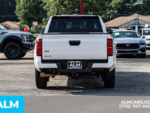 Used 2024 Toyota Tacoma SR5 AWD/4WD image 12