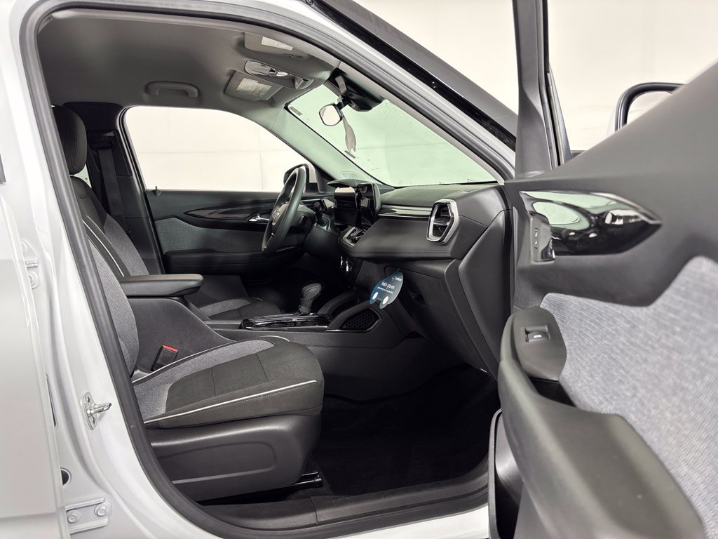 Used 2025 Chevrolet TrailBlazer LT FWD image 7