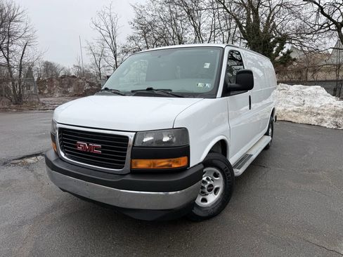 Used 2017 GMC Savana 2500 RWD image 1