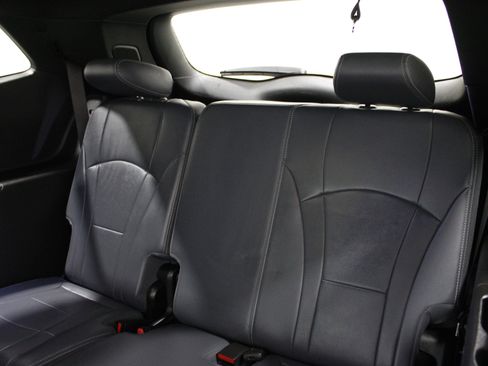 Used 2024 Buick Enclave Premium image 27