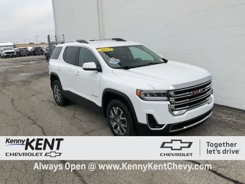 Certified 2023 GMC Acadia SLT w/ Preferred Package image 1