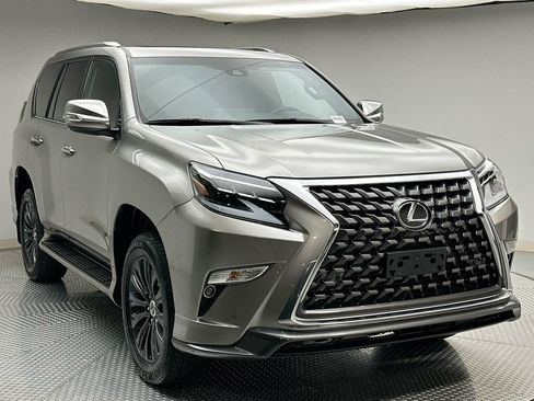 Used 2023 Lexus GX 460 Premium w/ Accessory Package AWD/4WD image 15