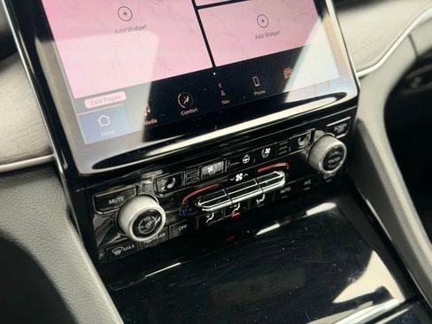 Used 2022 Jeep Grand Cherokee Overland w/ Luxury Tech Group IV image 22