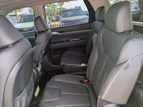 Used 2023 Hyundai Palisade SEL w/ Premium Package FWD image 11