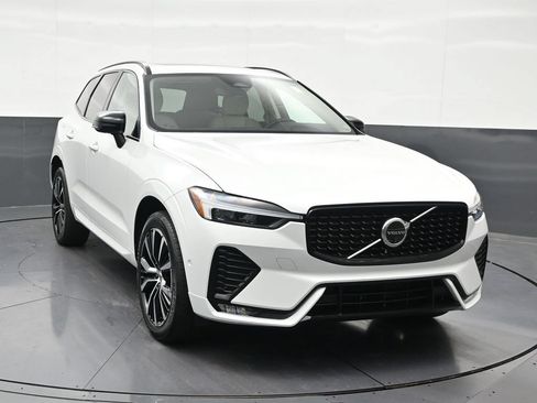 Used 2024 Volvo XC60 B5 Plus w/ Protection Package Premier AWD/4WD image 8