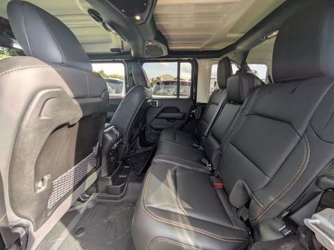 New 2025 Jeep Wrangler Unlimited Sahara AWD/4WD image 12