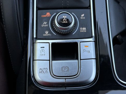 Used 2024 Kia Telluride EX w/ EX Captain's Chair Package AWD/4WD image 10