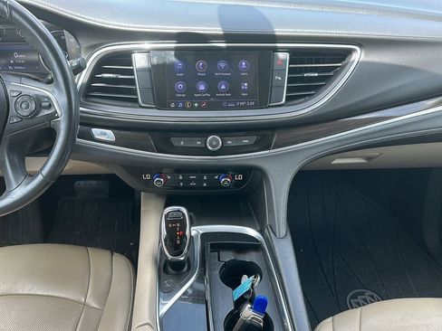 Used 2020 Buick Enclave Essence FWD image 12