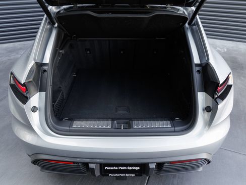 Certified 2025 Porsche Macan 4S Electric AWD/4WD image 27