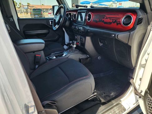 Used 2021 Jeep Gladiator Rubicon AWD/4WD image 16