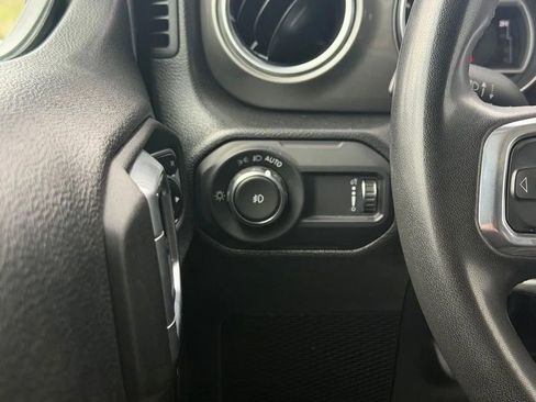 Used 2023 Jeep Wrangler Unlimited Sahara AWD/4WD image 14