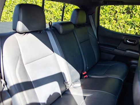 Used 2022 Toyota Tacoma TRD Off-Road w/ TRD Premium Off Road Package image 16