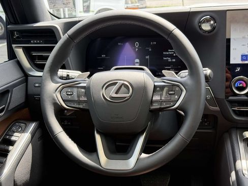 Used 2025 Lexus GX 550 w/ Accessory Package (Z1) AWD/4WD image 9