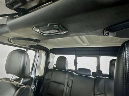 Used 2020 Jeep Gladiator Overland image 21