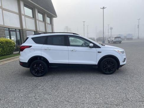 Used 2019 Ford Escape SEL AWD/4WD image 2