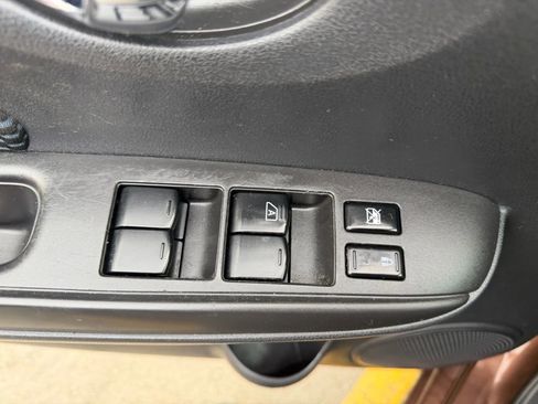 Used 2017 Nissan Versa Note SL Hatchback 4D image 31